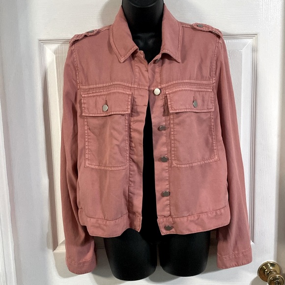Gap lightweight pink jacket, size medium. - Picture 2 of 14